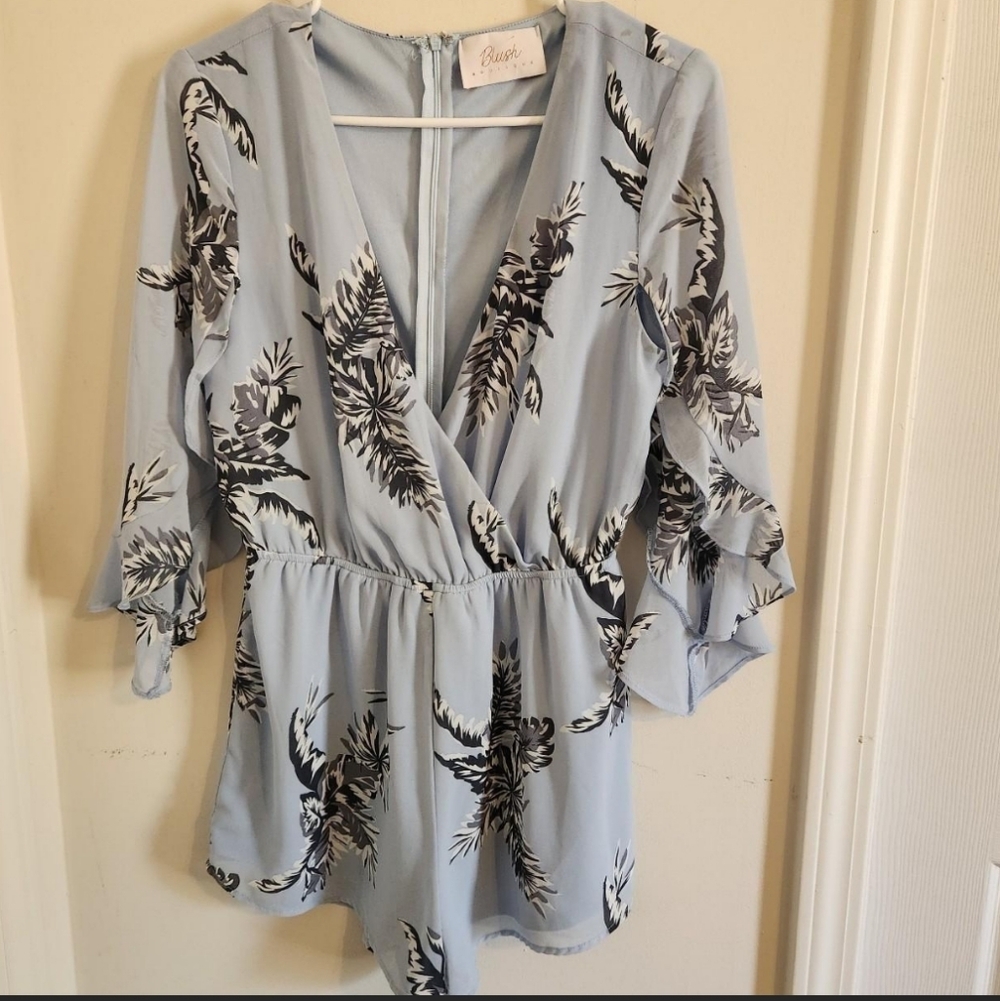 Blush Boutique Bllue floral romper shorts with bell sleeves. Small #floral